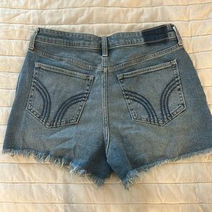 Hollister ultra high-rise mom short 3”